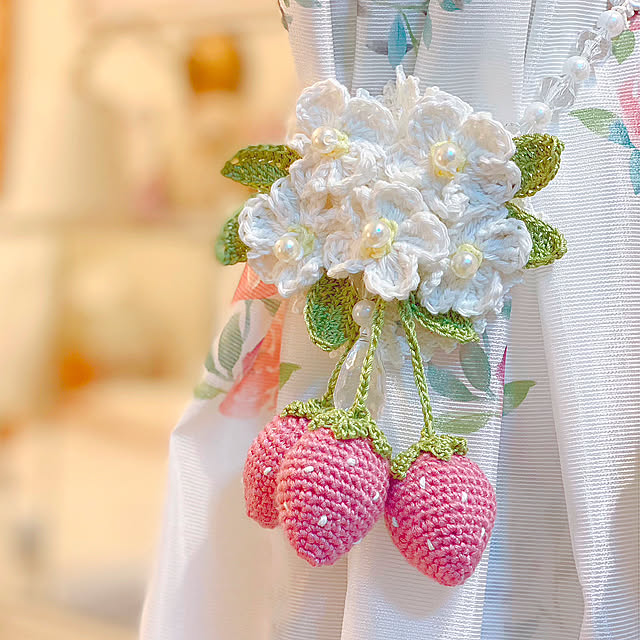 Bedroom,ハンドメイド,カーテンタッセル,レース編み,かぎ針編み,手編み,手芸,いちご,くらげがぶら下がってるよ rin-michelleの部屋