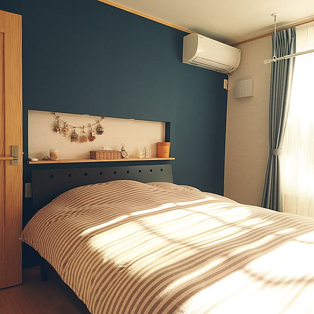 Bedroom,寝室,ドライフラワー,ガーランド,ニトリ,lovi ミニツリー,目覚まし時計,ティッシュボックス,ゴミ箱,ニッチ,アクセントクロス ネイビー,フランスベッド,ホスクリーン 川口技研,イベント参加♡ NAOの部屋