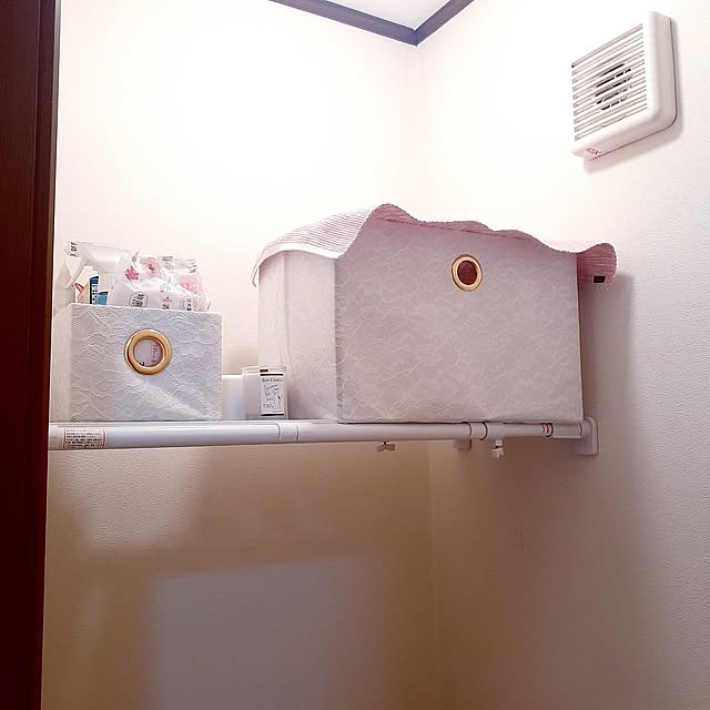 Bathroom,みなさんのお家のこだわりに感心しています,いいね！ありがとうございます♪,感謝永遠に♡*⃝̣◌⑅⃝◍♡◌*,ゴールドが好き,ピンクが好き,ホワイトが好き,クリアーが好き,カラフルが好き,ゆっくり少しづつ⭐,出不精になるお部屋⭐,sweet flow.style,せまくても諦めない！,１K,THREEPPY,100均,うたまろクリーナー,トイレのスタンプ,トイレお掃除シート SweetFlow.の部屋