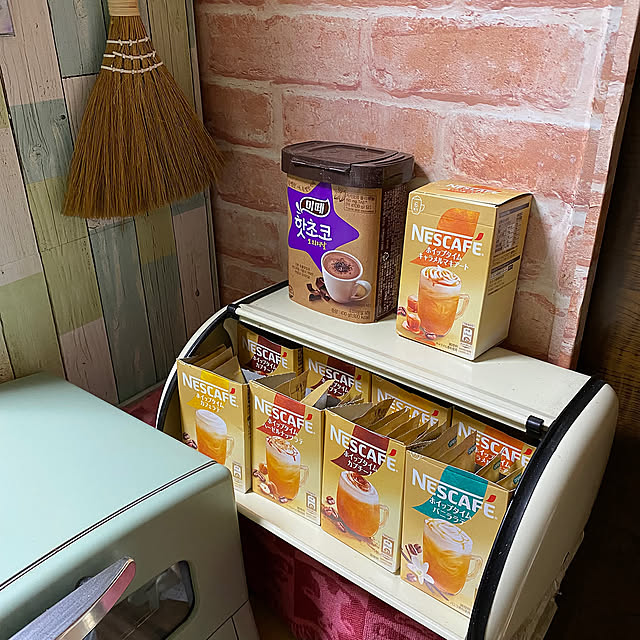 Kitchen,ブレッドケースの中,mihoちゃん作バスケット,レギュラーコーヒー,韓国ホットチョコレート,ネスカフェホイップタイム,セット mamiの部屋