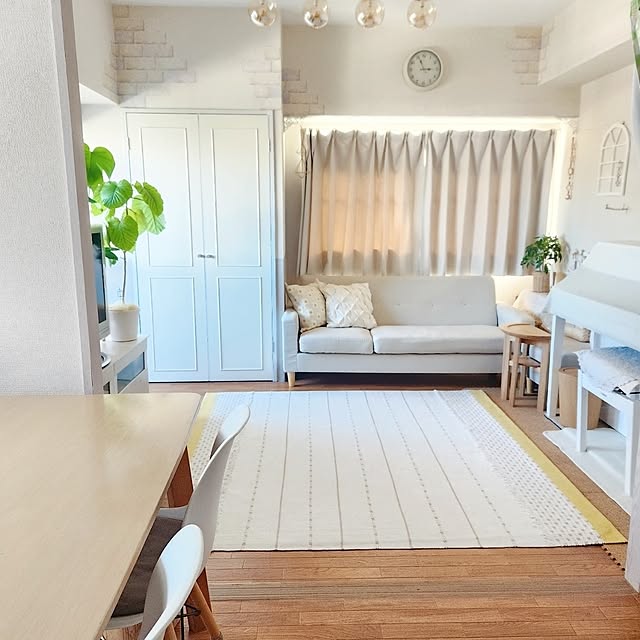 Overview,買ってよかったもの,賃貸でも楽しく♪,賃貸インテリア,ホワイトナチュラル,ナチュラルインテリア,賃貸,癒し,夏,プチプラインテリア,ニトリ,シンプルライフ,ニトリのラグ,収納,すっきり暮らしたい,断捨離中,6畳,広く見せる工夫,グリーン,床にものを置かない,キッチンからの眺め pinonの部屋