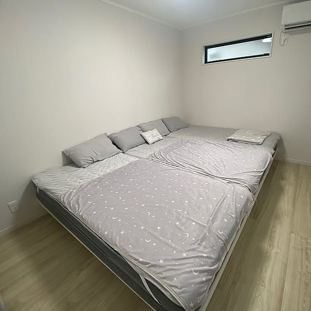 Bedroom,シングルベッド3台,寝室,ベッドルーム,ニトリ,チェスナットのドア,チェスナットの床,プレシャスホワイト SATOEの部屋