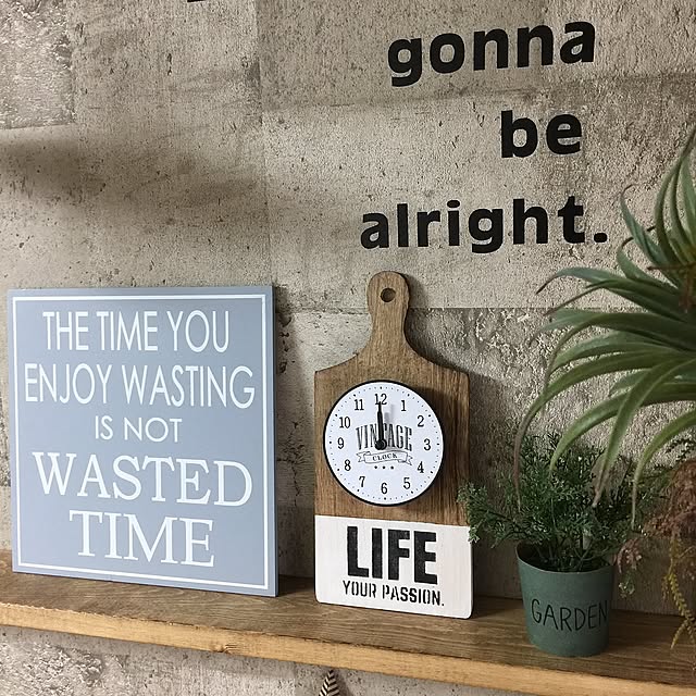 My Shelf,2017.5.7,ステンシル,壁紙屋本舗さん,フェイクグリーン,壁紙DIY,ナチュラルも男前も好き,雑貨,原状回復DIY,100均,いなざうるす屋さん,DIY,ディアウォール,セリア,棚DIY,ダイソー,自作ステッカー kerorinの部屋