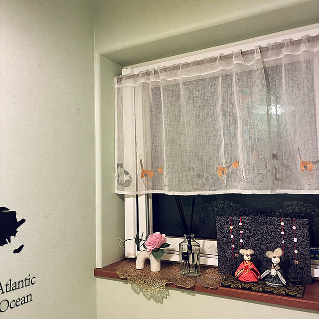 Bathroom,サンゲツクロス,アロマディフューザー,フェイクフラワー,お雛様ディスプレィ,二階のトイレ,ミニうさぎ雛,ハンドメイドお雛様,ハンドメイドのある暮らし,ハンドメイド雑貨,ディスプレイコーナー,春 yukichi-wanwaの部屋