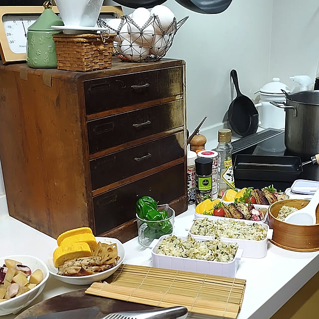Kitchen,ルーティーン,西側キッチン,薄暗いキッチン,昭和レトロ,古い家,日本家屋,昭和の家,ニトリカッティングボード,ヘンケルス包丁,お弁当準備,リバーライト極 --rnrmm--の部屋