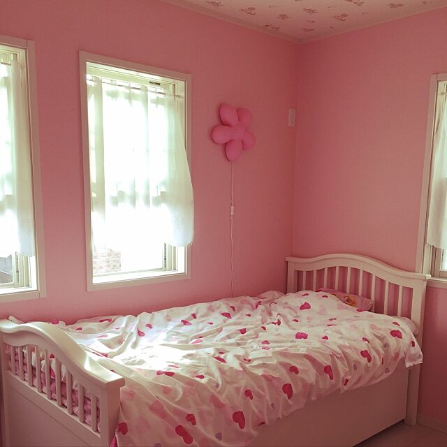 Bedroom,お姫様ベッド,プーさん,女の子の部屋,ペアベッド,お花,IKEA照明,ピンクの壁紙,子供部屋,フレンチテイスト,ホワイトインテリア,フレンチインテリア haruuuuuの部屋