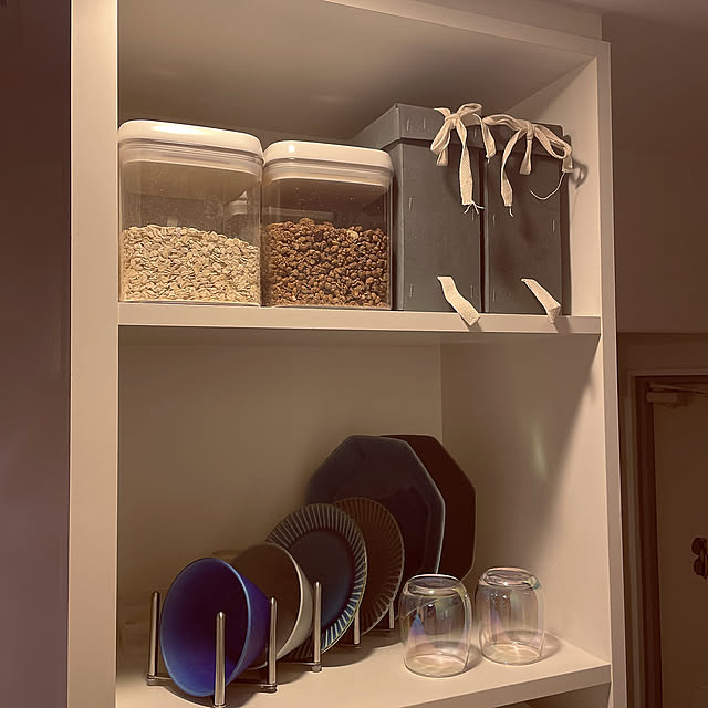 一人暮らし,IKEA,ディスプレイ,モノトーン,模様替え,海外インテリアに憧れる,プチプラインテリア,カメラマークを消したくて,賃貸でも諦めない！,モノトーンインテリア,無印良品,棚の中まで綺麗にしたい,ダイソー,Kitchen,コシャー箱 ixumiの部屋