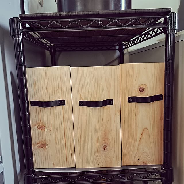 Kitchen,すっきり暮らす,100均,DIY,カフェ風,ちょこっとDIY,ナチュラルインテリア,セリア,seria,キッチン収納,プチDIY,カフェ風インテリア,簡単DIY,100均DIY,seriaリメイク,キッチン収納 DIY,いいねありがとうございます♡,三枚投稿です,エコバッグ収納,エプロン収納,エコバッグ置き場,エプロンの置き場所 sakura_3の部屋