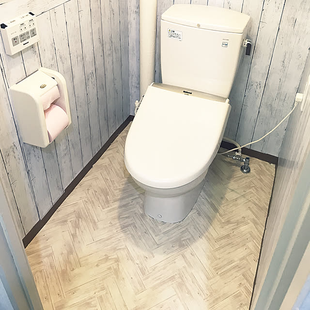 Bathroom,リメイク,DIY,リメイクシート,団地でも諦めない！,公団住宅,西海岸風インテリア,リメイクシート初心者,西海岸風を目指す！,ダイソー,100均,リメイクシートでヘリンボーン,リメイクシート 板壁風,ヘリンボーン,ヘリンボーン風,トイレリメイク yoshimi128の部屋