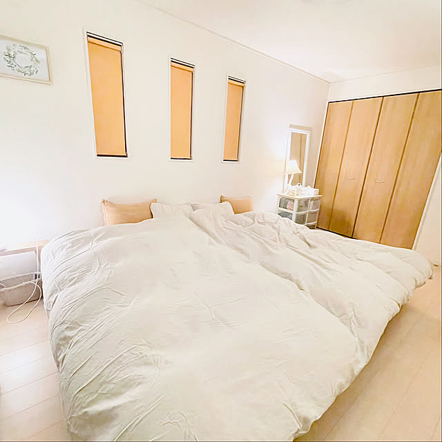 Bedroom,寝室改造中,ロールスクリーン,三連窓,無印良品掛け布団カバー,主寝室,ワイドキング240,ワイドキングサイズ,ダブルベッドとシングルベッド,新生活,ナチュラル,ナチュラルインテリア,建売住宅,ナチュラルカラー,ムードランプ,寝室,ベッドルーム,マットレス,ホテルライク,睡眠,ZINUS,ジヌス,暮らしのハンドブック2024,dailyroomclip/mag-rino rinoの部屋