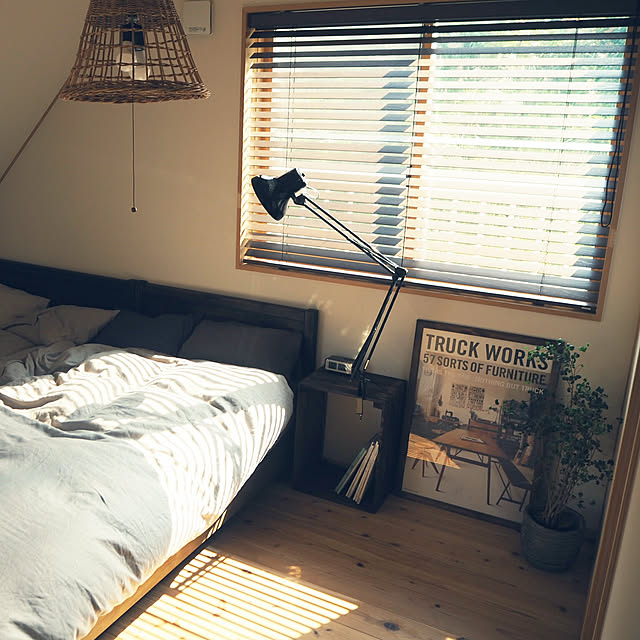 Bedroom,クレールグランツ50,グレインブラウン,ニチベイ・モニター応募,ブラインド,ありがとうございました,家具はお義父さんがDIY!,インスタ→slow.life.works,ニチベイ,モニター当選,クレール,古民家系 slow-lifeの部屋