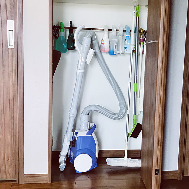 スプレー収納,つっぱり棒の活用法,つっぱり棒収納,掃除道具,吊り下げ収納,My Shelf rerunの部屋