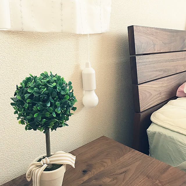 Bedroom,トピアリー,ペンダントライト,ウォルナット,3COINS,ダイソー,メゾネット,賃貸でも楽しく♪,2LDK,ニトリ ayyyの部屋