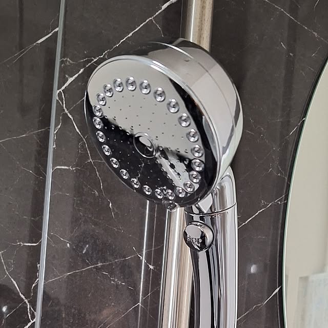 Bathroom,高コスパアイテム,すっきり暮らす,Instagramもやってます♡,清潔感大切,DIY好き,色々参考にさせていただいてます♥,いいね&ﾌｫﾛｰ有難うございます♪,いつも有難うございます♪,RCに出会えて嬉しい♥,roomclip楽しい•*¨*•.¸¸♬,こだわりのお家作り,お気に入りの家作り,整った生活,リノベーション,シャワーヘッド節水型,お風呂グッズ hanapanの部屋