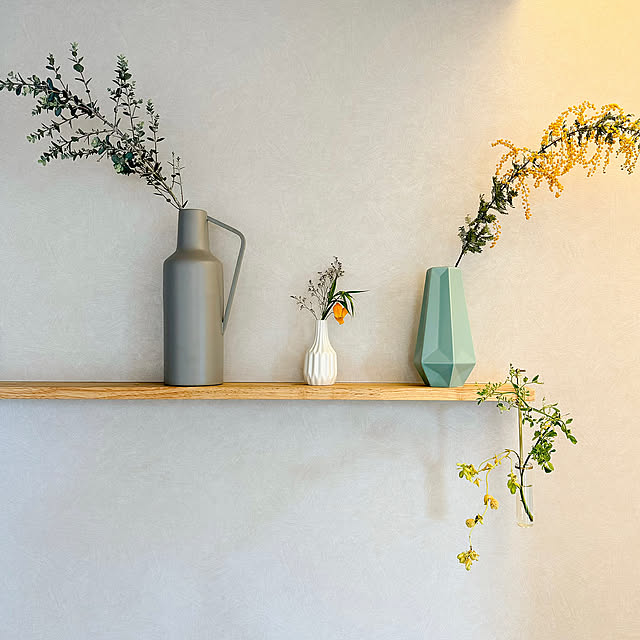 My Shelf,IKEA,ACTUS,ユーカリグ二,ミモザ,下がり天井キッチン,ディスプレイコーナー,雑貨,フラワーベース,花が好き,木のぬくもり,夫婦2人暮らし,季節を楽しむ暮らし,造作棚,花のある暮らし,オレンジ照明,ナチュラル y.tora5の部屋