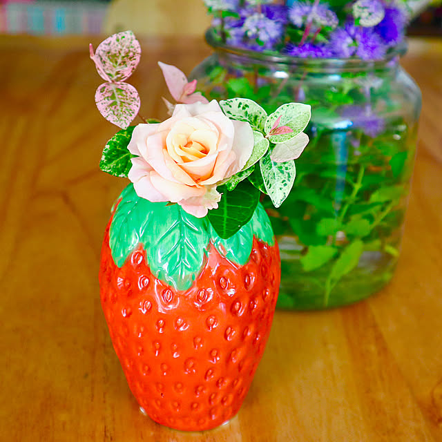 My Desk,フラワーベース,花瓶,フライングタイガー,花のある暮らし,癒し,好きなものに囲まれて暮らす,植物のある暮らし,みどりのある暮らし rukakoの部屋