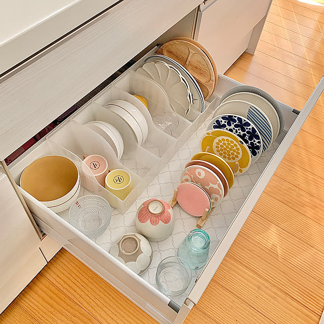 Kitchen,素敵な一日を♪,カバー画像ありがとうございます♪,トップ画ありがとうございます,掲載ありがとうございます♡,RoomClip mag 掲載,ニトリの食器棚シート,DAISOお皿立て,セリアA4ボックス,セリア,プチプラ,お気に入りを集めて,使う場所の近くに収納する,調理台下引き出し,食器収納,キッチン収納,見てくださってありがとうございます♡,春,mag236,mag235,love1017さんとラブmag,rikuerinka86さんとラブmag koko_hikaの部屋