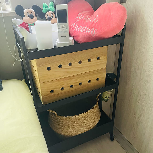 Bedroom,部屋着入れ,IKEAかご,インターホン子機,クッション,IKEAワゴン,アロマ加湿器 kaicocoの部屋