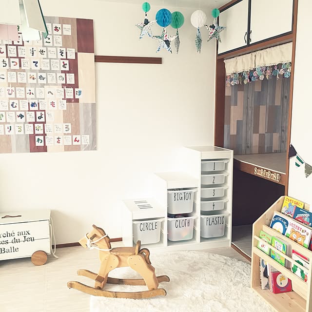Bedroom,歩けるようになったらどんどん登れw,トロファスト階段,寝室は子供部屋（笑）,秘密基地作成途中,木馬さん♡,木目調おりがみ,築25年,まだまだ改造中,DIY,やっとここまで来た,ダイソー,100均,楽しいな♡,セリア,ハンドメイド,おむつ収納,手動手押しw,子供部屋,サリュ！,廃材利用,あいうえお表,木梨憲武かるたw toriasyの部屋