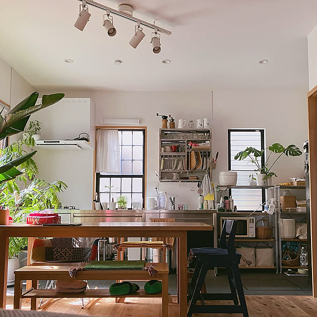 【写真でルームツアー】光溢れるキッチンダイニングと機能的な生活空間。日々が豊かになるakanekoさんのお家をご紹介！