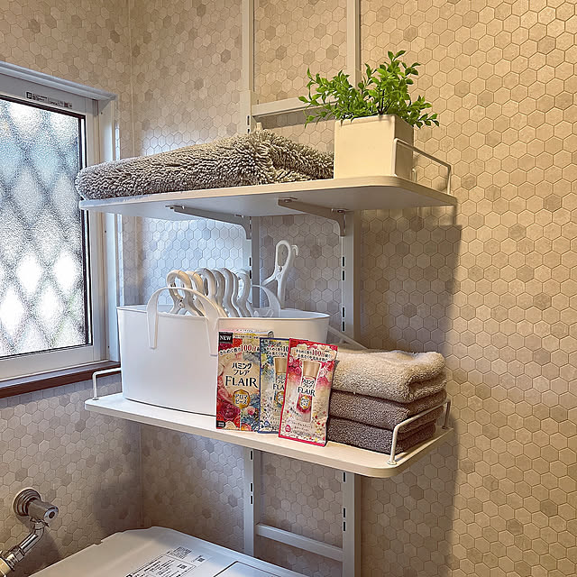 Bathroom,プレゼント企画,ハミングフレア アロマビーズ,トライアル,お試しセット,ランドリーラック,タオルはグレー,突っ張りランドリーラック,ekans,ヘキサゴンタイル柄,サンゲツ壁紙,ダイソー maronの部屋