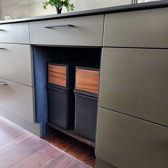 Kitchen,キッチンのゴミ箱,リメイクシート,リメイクシート木目調,DIY,コの字ラック,コの字ラックDIY,掃除しやすい家,ブラーバのある生活,ルンバのある暮らし,ルンバブル,バブル時代,長く使いたい,長く使えるモノ選び,長く使っています 75の部屋