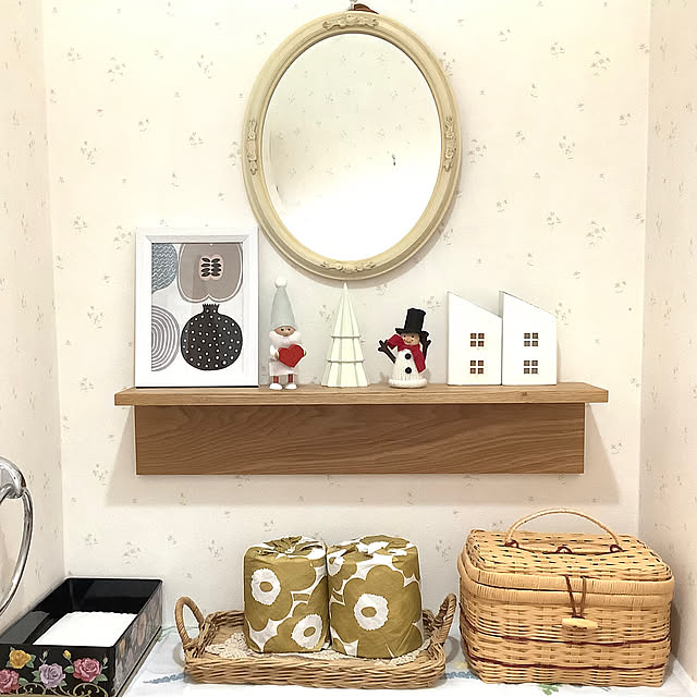 Bathroom,フレーム,マリメッコ,つっぱり棒で棚,クリスマス,壁紙,ニトリさんのウォールシェルフ,3coinsツリー,ディスプレイ棚,オブジェ,Salut!お家,ノルディカニッセ,雪だるま,ハンドメイド,バスケット手作り,タオルハンガー,マリメッコペーパーナプキン,壁面ディスプレイ,トイレのインテリア,壁掛けミラー,ディスプレイ,北欧,癒し,冬,冬支度,ディスプレイコーナー,いいね&フォローありがとうございます♡,飾り棚 taeの部屋