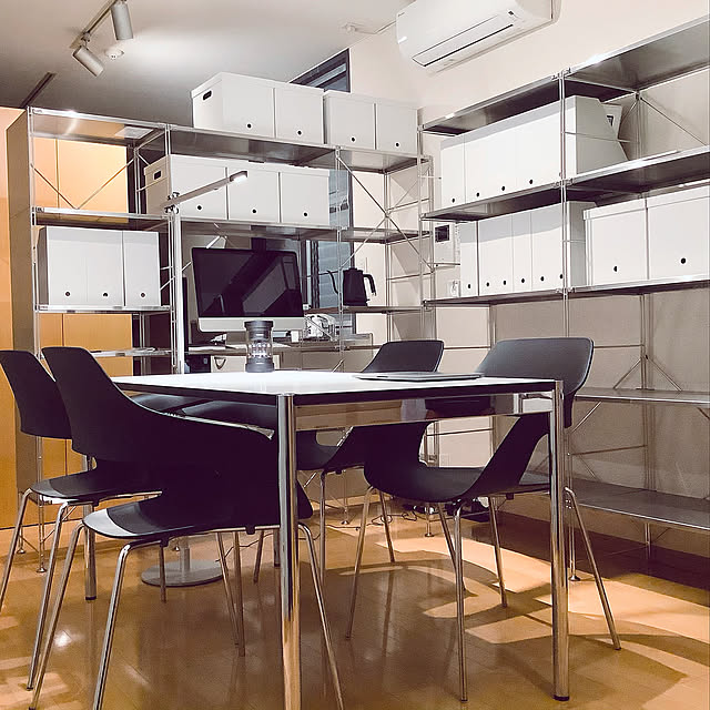 ハラーテーブル,ハラーシステム,USMハラー,オフィス,office,スチールユニットシェルフ,無印収納,ウィルクハーン,シンプルインテリア,無印良品,On Walls,バルミューダー　スピーカー,バルミューダー,ダイソン,ダイソン照明,在宅ワークスペース,在宅ワーク pollyの部屋