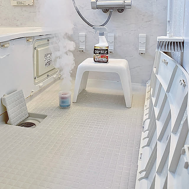 Bathroom,掲載ありがとうございます♡,RoomClip mag 掲載,バスルーム,LIXILお風呂,防カビくん煙剤,カビ汚れ防止マスキングテープ,ウルトラハードクリーナー,リンレイウルトラハードクリーナーバス用,排水溝掃除,らくハピお風呂カビーヌ,お風呂カビーヌ,お風呂掃除,大掃除,ピカピカ✨,mag206 koko_hikaの部屋