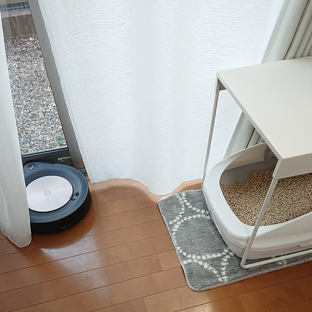 Lounge,アイロボット,ねこと暮らす,ねこのいる日常,シンプルインテリア,猫,ねこのいる暮らし,ねこのいる生活,ねこのいる風景,IKEA,ねこ,ネコトイレ,システムトイレ,ニトリ カーテン,ルンバ,ルンバ s9+ maikyの部屋