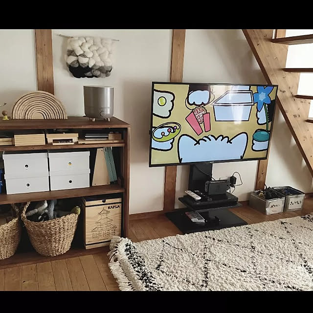 Lounge,お家見直しキャンペーン,RoomClipショッピング,無印良品,モノクロインテリア,木の家,無垢床,インテリア,モノトーン,本棚,吹き抜け,吹き抜けリビング,吹き抜け階段,テレビスタンド,棚DIY,加湿器,ウィービングタペストリー,羊毛タペストリー,絨毯 kaoriiiの部屋