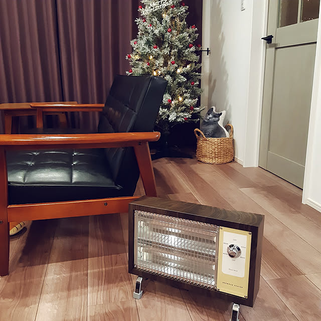 Lounge,カリモク60 ソファー,カリモク60,LIXILドア,ニトリのクリスマスツリー,HERMOSA レトロヒーター,HERMOSA,ハモサ レトロヒーター,クリスマスツリー180cm,RoomClipショッピング,ウェルカムクーポン,ウェルカムクーポンキャンペーン uzumakiの部屋
