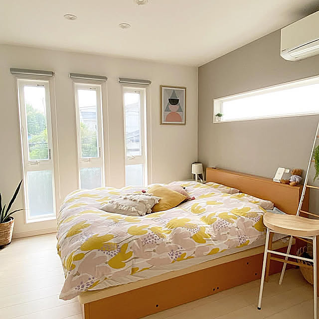 フェイクグリーン,グレーの壁,寝室インテリア,IKEAの掛け布団カバー,IKEA,SEASON REASON,観葉植物,ナチュラルカラー,北欧,北欧モダン,リラックス空間,くつろぎ空間,癒しの時間,北欧ナチュラル,春色,春インテリア,Bedroom comoの部屋