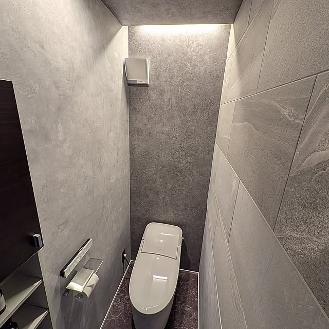 Bathroom,エコカラット,トイレ,グレー,モノトーン,モダンインテリア,ホテルライク,ブラックインテリア,3色コーデ,タンクレス風,フローリング,ラシッサDフロア,間接照明,ニッチ kuni.takeの部屋