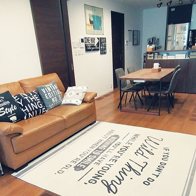 Lounge,ラグ,男前インテリア,注文住宅,無垢ダイニングテーブル,モノトーンインテリア,TWO ONE STYLE,ニトリ　クッションカバー,リーズナブルな価格,無垢ダイニングテーブル＆チェアー,アイアン素材,ファブリックポスター,ファブリックパネル SACHIの部屋