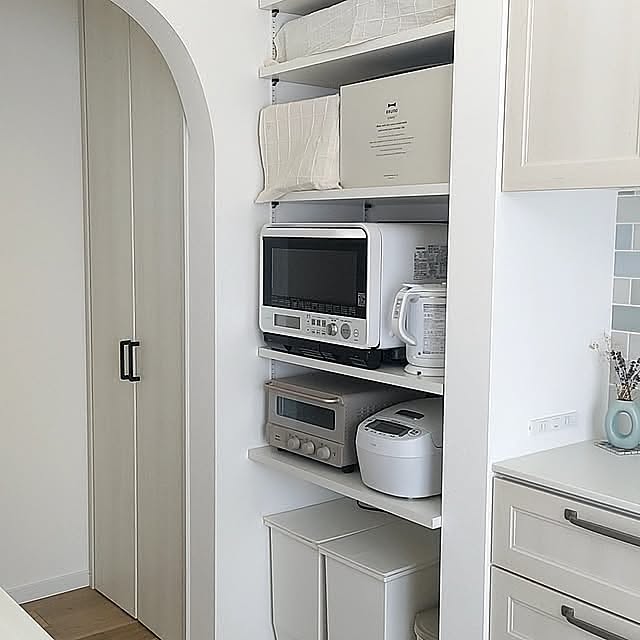 Kitchen,南欧風の家,南欧風外観,北欧インテリア,北欧ナチュラル,TOTOキッチン,トラディホワイト,クラッソ,平田タイル,ウエストポート,家電棚,造作棚 haruの部屋