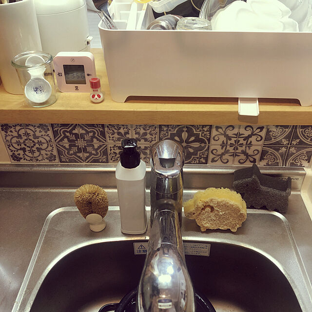 困っていませんか？キッチンシンクの汚れ・水垢の対策方法 | RoomClip mag | 暮らしとインテリアのwebマガジン