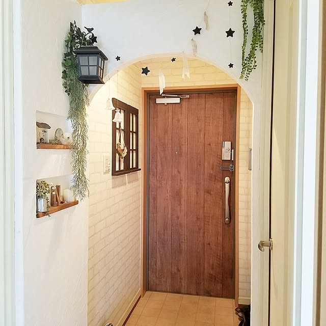 Entrance,玄関アーチDIY,フェイクグリーン,しっくい壁DIY,DIYだらけ,ドールハウス,インスタはじめました☆,インスタ→chocoa_cafe,ランタン,スパニッシュモスフェイク,ニッチDIY,星のガーランド chocoの部屋