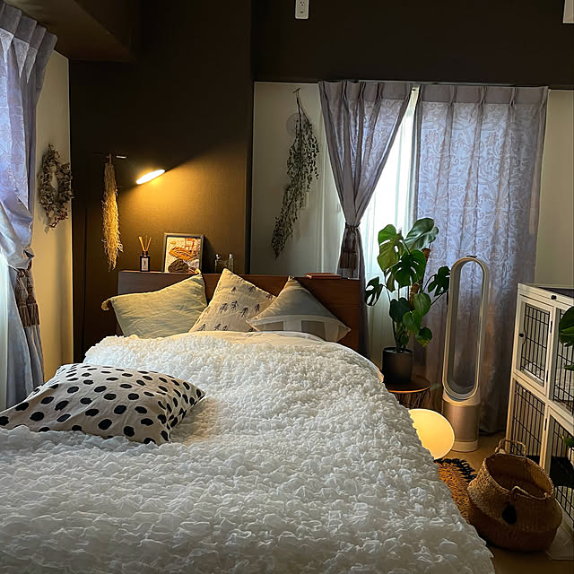 おうち時間,寝室インテリア,カンタ23歳,老猫と暮らす,Bedroom,ダイソン空気清浄機能付きファン,ペットケージ,スマート電球,ルームランプ miruの部屋