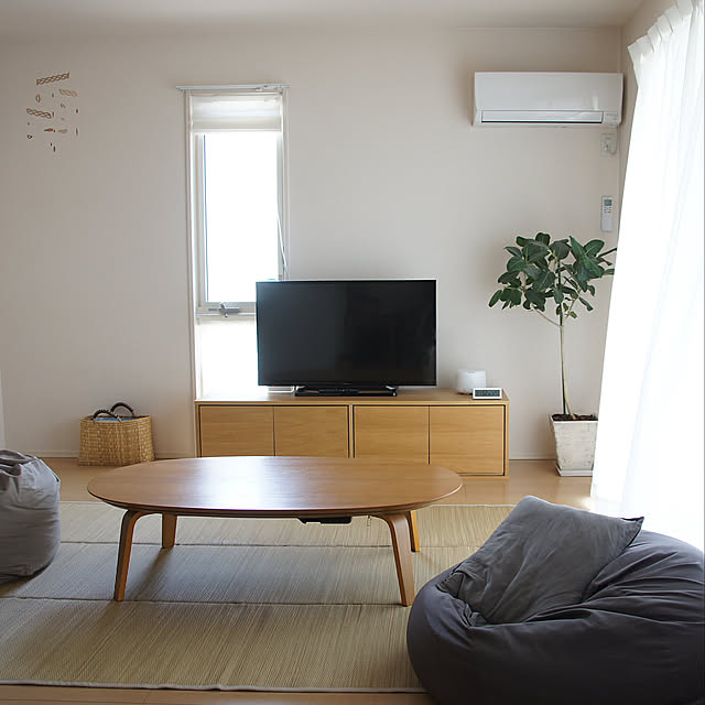 Lounge,モビール,人をダメにするソファ,ソファ,い草,い草ラグ,ラグ,整理収納,すっきり暮らす,無印良品,テレビ台,整理整頓,シンプルな暮らし,10000人の暮らし,賃貸,シンプルに暮らす,収納,賃貸インテリア,子供のいる暮らし kagi___の部屋
