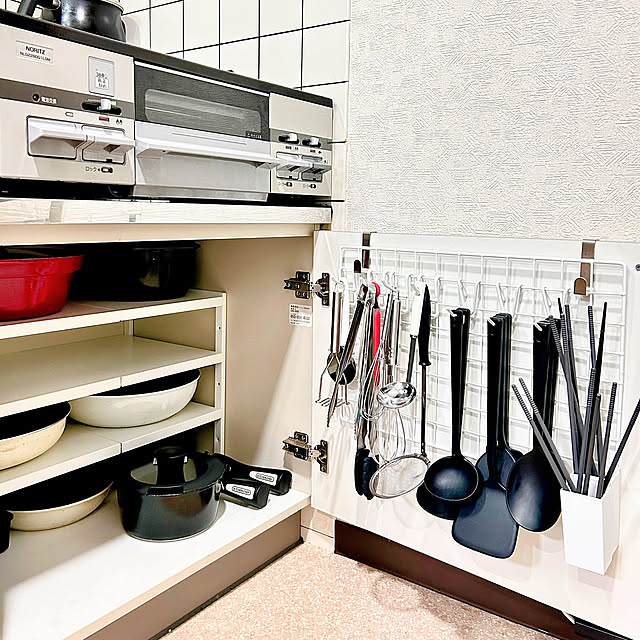 Kitchen,コンロ下収納,ワイヤーネット収納,ワイヤーネットDIY,ワイヤーネット,菜箸収納,菜箸,シリコンターナー,無印良品,山崎実業,山崎実業 tower,収納,賃貸,築30年,100均,セリア,シンプル,キッチン収納,収納スペース,100均DIY LUMIXの部屋