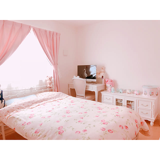 Bedroom,ピンク,かわいい,サンリオ,キキララ,マイメロディ,パステルカラー,ゆめかわいい,キキララカラー♡,アンティーク,ローラアシュレイ,リュバンシュ,Macのある部屋 Mikuの部屋