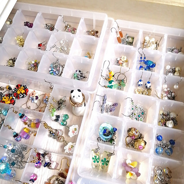 On Walls,アクセサリー収納,プチプラアイテム,手作りピアス,パンダ,お花ピアス,みてくれて、ありがとう(*^ω^),マンション暮らし,癒し,製氷皿,ビーズアクセサリー,100均,セリア,ダイソー yokkoの部屋