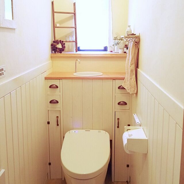 Bathroom,トイレ,ホワイトインテリア,ホワイトナチュラル,DIY,板壁DIY,珪藻土DIY,タンクレストイレ,タンクレス DIY yukaringの部屋