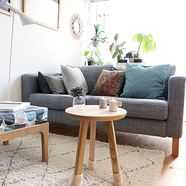 Lounge,木工,karlstad,オットマン,多肉植物,ベニワレン風ラグ,シャギーラグ,サイドテーブルDIY,ヤコブセン,H&M HOME,IKEAクッションカバー,キャンドル,キャンドルホルダー,ヒュッゲ,キリムのある暮らし,キリムクッション,クッションカバー,パステルカラー,IKEA,北欧xDIY,グリーンのある暮らし,自然素材,北欧,北欧インテリア,いいね&フォローありがとうございます☆,漆喰壁,無印良品 Hisayoの部屋