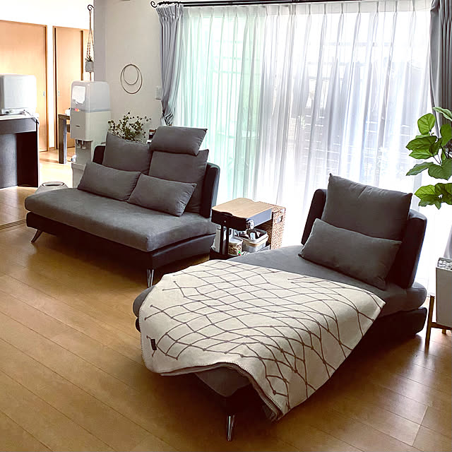 bastisRIKE,ferm LIVING,ウォーターサーバー,フェイクグリーン,植物のある暮らし,サイドテーブル,キッチンワゴン,RÅSKOG,IKEA,ソファ,模様替え,ニトリ,Lounge,ニトリのソファー sacchiの部屋