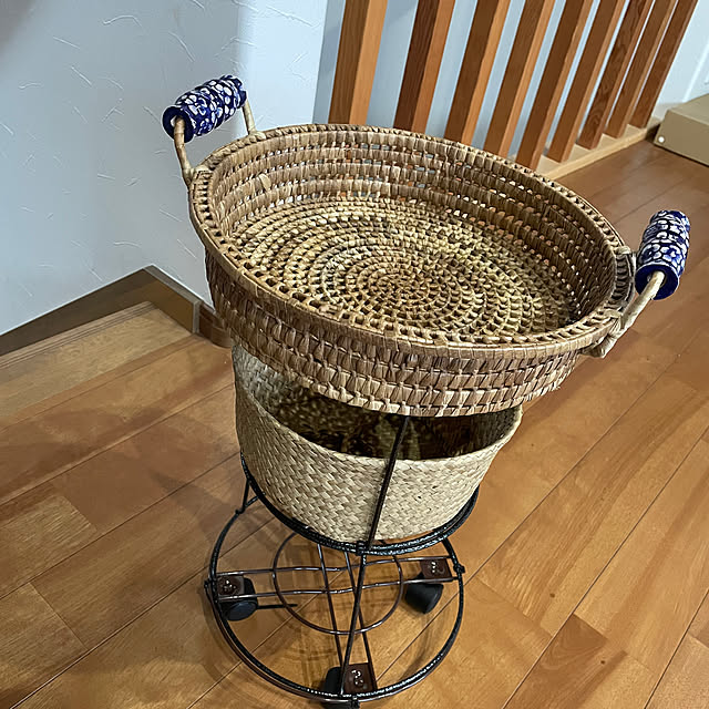 Bedroom,籠,キャスター付き収納,キャスター付き,二段小物入れ,結束バンド,小物入れ,鉢スタンドリメイク,鉢スタンド,10分でできる,簡単DIY,籠収納,シーグラスバスケット,移動できる収納,ラタントレイ,ハンドメイド yukichi.wanwaの部屋