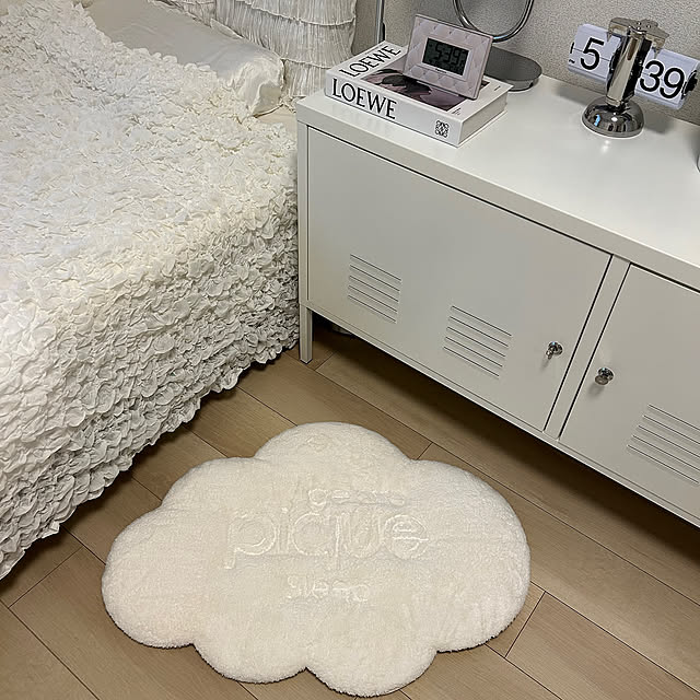 Bedroom,ホワイトインテリア,もふもふ,秋冬に向けて,ジェラピケ,ジェラートピケ,3COINS,2LDK,2人暮らし,Daiso,seria,娘との暮らし,IKEA,Francfranc,賃貸,salut,無機質 kuの部屋