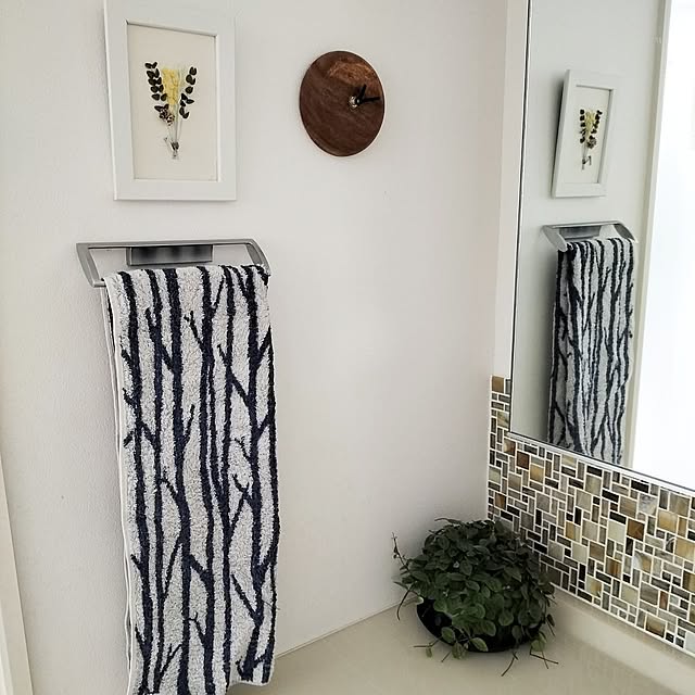 Bathroom,時計,洗面台,まきちゃんのクイリング作品,すっきり暮らしたい,ナチュラルモダンインテリア,楽しく暮らす,みどりのある暮らし,観葉植物のある暮らし,パナソニック 洗面台,名古屋モザイクタイル coco0.84.の部屋