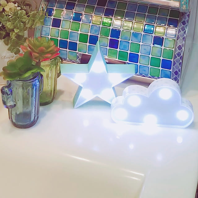 Bathroom,新商品買ったよ！,いいね♪いつもありがとうございます❤️,皆さんから元気頂いています❤️,RCの出会いに感謝♡,フォロワーの皆様に感謝です♫,キャンドゥ,キャンドゥのマーキーライト,ダイソー,セリア,フェイクグリーン,フェイク多肉,ダイソーのタイルシール,マスキングテープ,セリアのサボテン瓶,洗面所,ブレッドケースリメイク,brabantia,マーキーライト kikiの部屋